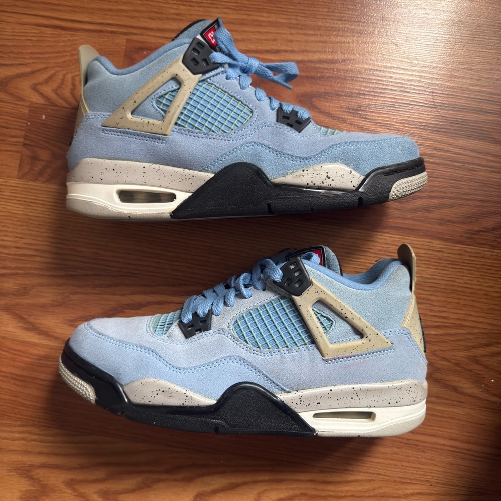 Air Jordan 4 Retro GS ‘University Blue’